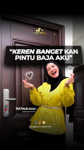 Natalie Sarah S. on Instagram: "BENER-BENER KECEWA!!! Kecewa.. Kenapa nggak tau FORTRESS dari dulu?! Tau gitu dari dulu aja semua rumah yang aku bangun pakai FORTRESS Setelah banyak pertimbangan, akhirnya aku pilih FORTRESS karena selain motifnya cantik-cantik materialnya 100% BAJA SOLID lho guyssss🤩 pelayanannya juga sat set dan ini pintu udah FULLSET, jadi pas bangun kemarin aku udah nggak pusin mikir kusen nya, daun pintunya, handlenya😵‍💫 Emang gak salah pilih FORTRESS jadi solusi yang pra