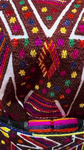 Preciosidad de traje en fondo blanco cotizaciones al WhatsApp 58476387 #trajesdechichicastenango #flypシ #Joyabaj #trajestipicos🇬🇹🥰 #utzsol