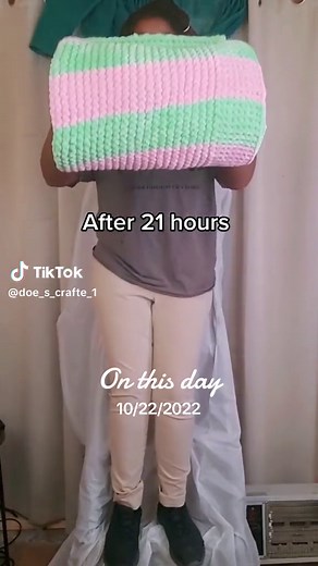 #onthisday #loom #loomknitting #yarn #yarntok #knittok #blanket #handmade #tiktokpartner #lifeontiktok #craftersoftiktok