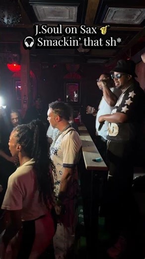 Another cool moment from the night. 🎧 @reallilscrappy “Smacking That Sh*” 📍Tellers, Austin TX 🎷