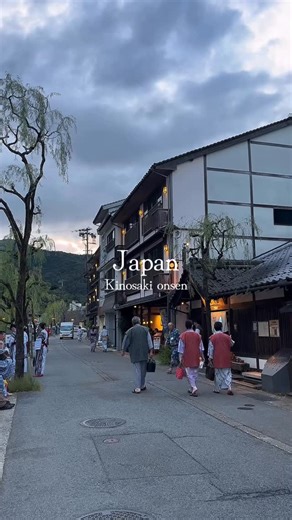 城崎温泉Official | 日常から離れた癒しの時間 📍兵庫県豊岡市城崎町(城崎温泉) 温泉街に入ると、そこは別世界✨ 昔ながらの町並みと大谿川の柳並木が幻想的な雰囲気を醸し出します。 時間がゆったりと流れる独特な世界… 城崎温泉で非日常をお楽しみください✨🍀 A healing time. 📍... | Instagram