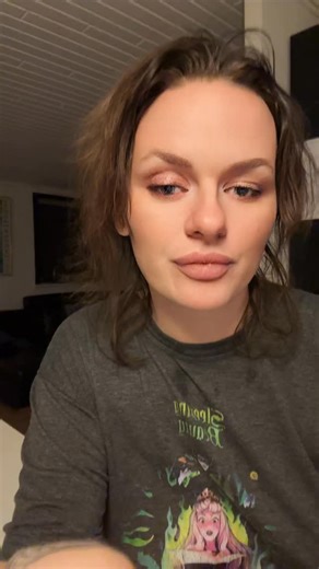 Channes Finurlige Verden on Instagram: "Mest set danske film i år, en film for alle generationer. Tilbage i 2006 udkom drømmen af Niels Arden Oplev Jeg sad som ung folkeskoleelev i min dansk time, og var blevet slæbt med ind og se den her i biografen, af min skolelærer. Og den film prægede mig simpelhen så meget, at jeg valgte at blive pædagog. Det en film der er gået lidt i glemmebogen den dag i dag, men den holder stadig, og er super relevant i en tid hvor vi ser, det nærmest er problem fyldt 