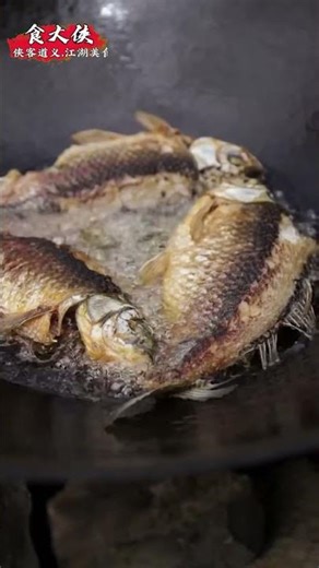 Kung Fu hero cooks milky fish soup in the air