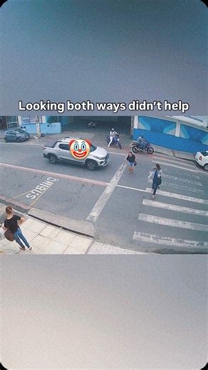 CRASH DASHES | Dash Cam Videos on Instagram: "Do you know what to do when a car accident happens? DM to get a free “After a Crash” checklist⚡️"