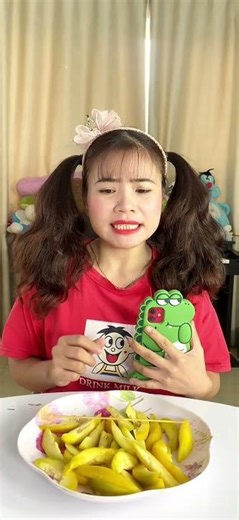 Mẹ xử lí đĩa dâu tây của em này thì mukbang#shorts