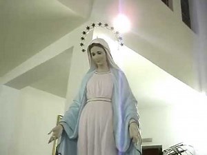 Medjugorje - Szűz Maria szobor a templomban - Szinte él