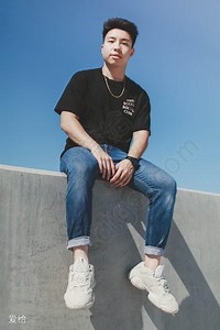 普通男生生活照图片_图片 - 图库 - 爱给网