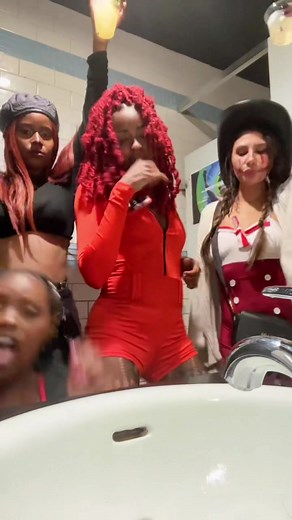 👻 @G$ @Elsie 🇰🇪 @Chanel Page