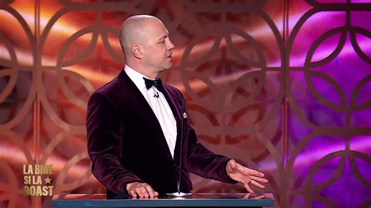 La bine și la roast, 15 octombrie 2025. Dan Badea îl face pe Răzvan Raț să zâmbească forțat! Foarte forțat: "Raț a prins generația lui Mutu și Chivu. Adică a stat foarte mult la poze lângă unii mai buni. "-> https://pro-link.ro/KfA | La Bine și La Roast