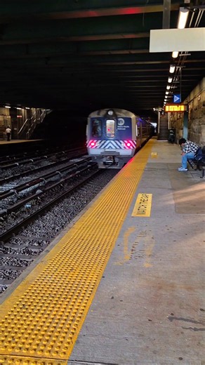 MNRR: 6 car #M3A on the #harlemline bypass Fordham #mta #metronorth #youtubeshorts #thebronx #4k