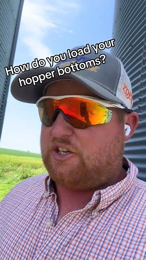 Alright professional haulers how are you loading your hoppers? #foryoupage #farmtok #agriculture #viralvideo #eatbeef #farmerfeeder #supertrucker | F7farms | Facebook