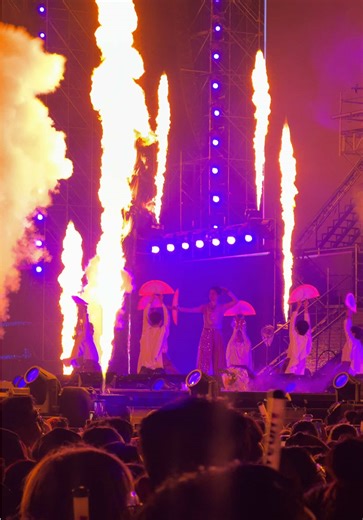 Múa quạt ấn tượng tại Gai Home Concert – Neko Lê | Anh Trai Vượt Ngàn Chông Gai