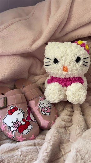 Got a girl that loves Hello Kitty? Get her this bundle for Valentine’s day! Orders due Feb 3rd. Dm with any questions or inquires! #hellokittygirl #customclogs #smallbusinesscheck #viralvideo #foryoupage