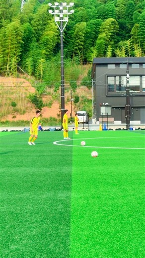 京都橘高校サッカー部の皆さんへ⚽✨サン・クロレラから、オリジナルスポーツタオルをお届けしました！日々の練習や試合で、少しでも皆さんの力になれたら嬉しいです。未来の日本サッカーを担う選手たちの挑戦を、サン・クロレラはこれからも応援し続けます🌱コンディションづくりと健康管理を通じて、夢に向かって頑張る皆さんをサポートしてまいります！#京都橘高校 #サッカー #サンクロレラ
