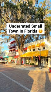 Underrated small town in Florida! This is Winter Park which is located just outside of Orlando! There are so many things to do in Winter Park, and the Winter Park Chain Of Lakes is one of my favorites along with Rollins College and the cute downtown! Would you visit this cute small Florida town? #smalltown #winterparkflorida #winterpark #winterparkchainoflakes #hiddengems #FloridaTravel #floridavacation #rollinscollege | Florida Trippers