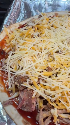 Hot Honey BBQ Pulled Pork Pizza Hot Honey BBQ Pulled Pork Pizza- #pulledpork #pizza #cheese