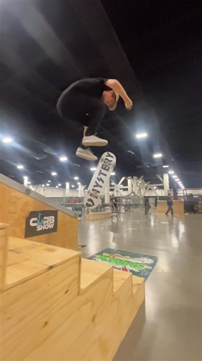 360 inward double heel at Curbshow from yesterday | Jeff DeChesare