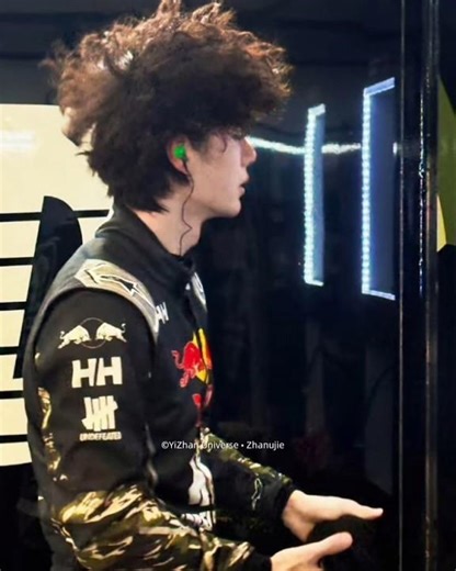 2026.03.29 – Wang Yibo’s P Room BTS | Live Photo Compilation 📸