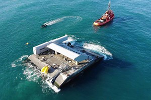 WaveRoller, l'invention d'une plateforme hydrolienne qui transforme l'énergie des vagues en électricité