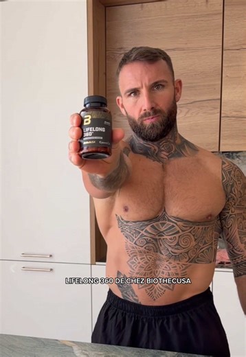 Je n’ai pas encore 40 ans… mais ça arrive à grands pas 😅 Alors pour rester en forme sur la durée, j’ai mes petites habitudes 💪🏼 Tous les matins, je prends Lifelong360 de chez @BioTechUSA : vitamines, minéraux, énergie pour rester solide 💥 Objectif : tenir le rythme, être le pilier de la famille… et encaisser pleurs, couches, nuits courtes 😴 mais surtout profiter de quatre fois plus de câlins ❤️ 🎁 -15 % avec mon code REMI15 #forme #santé #famille #biotechusa #fitness