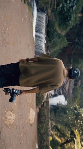 #Introducing NEEWER F700 7” Camera Field Touch Screen Monitor Why you'll need it? ✅ Ultra-Bright 2000nit 7"" Touch Screen with Auto Backlight – Delivers clear visibility in direct sunlight without a sun hood, plus auto-dimming for eye comfort in dark environments. ✅ Comprehensive Professional Monitoring Tools – Supports False Color, Waveform, Vectorscope, HDR, 3D LUTs (15 built-in 60 custom), and quick-access shortcut keys. ✅ Flexible Connectivity & 4K HDMI Loop In/Out – Handles multiple resolut