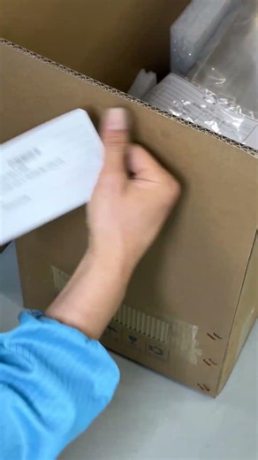 Immersive watching the linear module packaging in the workshop, everything is orderly and stable.