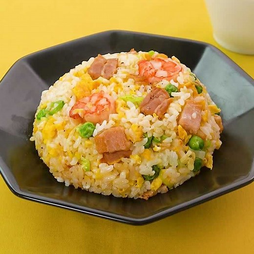 お昼ごはんにぴったり♪ 定番五目チャーハンのレシピ動画・作り方 | デリッシュキッチン