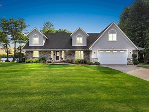 711 Wolf River Ave, Shawano, WI 54166 - MLS 50309591 - Coldwell Banker