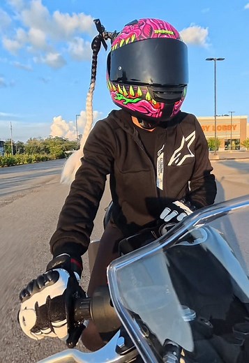 Still in the break in period of my bike 😩 I want to jump on the highway soon! #girlswhoridemotorcycles #hondarebel500 #BeginnerBiker #girlswhobike #MotoVlog #bikergirl #ninja400
