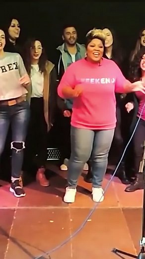 Coordinated Singing Performance on Stage