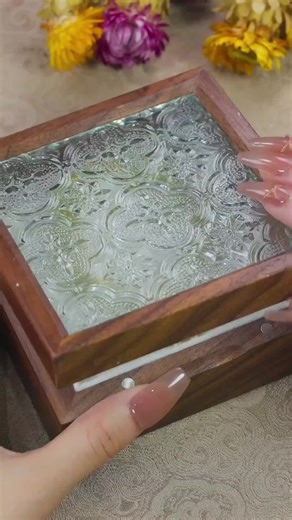 ต้องมีสร้อยข้อมือสักเส้น ที่ซ่อนความโรแมนติกและความหวังที่เป็นเอกลักษณ์เฉพาะตัวของคุณไว้ สร้อยข้อมือใบแปะก๊วย