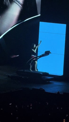 The was one of the most powerful live music moments I’ve ever had #lorde #supercut #melodrama