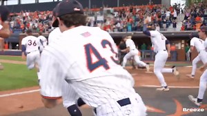 Scenes from the dugout 🤟 That's a Seriously Nice play presented by Breeze Airways ✈️ #GoHoos | Virginia Baseball
