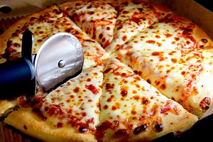 Thousands of Pizza Hut Locations Will Now Stay Open Until Midnight