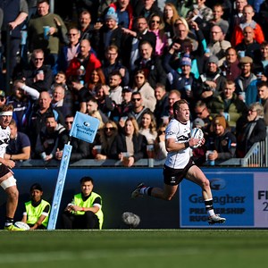 Pinpoint execution 📌 Kieran Marmion on the end of a trademark 🐻 attack™️ 1⃣st 🆚 2⃣nd on Family Day at Ashton Gate on Saturday and it's quid-a-kid! | Bristol Bears Rugby