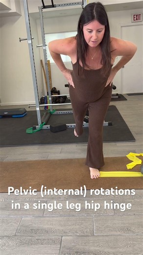 Pelvic rotations (internal) in a single leg hip hinge