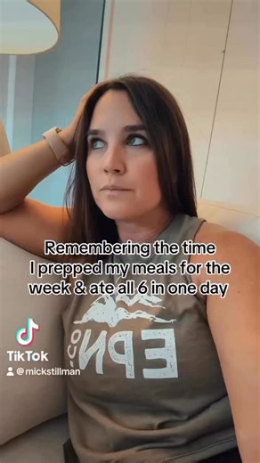 Mickee Stillman | Nutrition & Strength Coach on Instagram: "Hungry Peri/Menopause Girl Problems. One symptom of Perimenopause that doesn’t get much attention, is increased hunger, even while all other activity and lifestyle stays the same. Declining estrogen is fun 😑 That slow weight gain comes on when we inadvertently move out of our maintenance calories and accidentally start a surplus. If we have lived most of our life in a deficit, this drastic shift to increased calories can cause fat stor