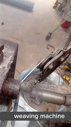 4.2K views · 1.3K reactions | A rotating wire-weaving machine intertwines galvanized strands into diamond-patterned chain-link fencing rolls efficiently. #ChainLinkMachine #FenceWeaver #MetalMesh #WireWeaving #IndustrialTool #FencingEquipment #MeshMaker | Kayala Domes | Facebook