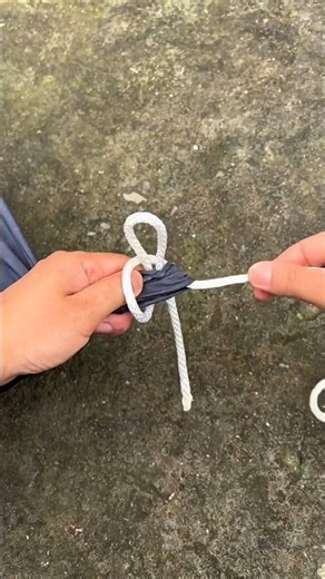 How to Secure Tarp Corners Easily — Simple Rope Trick! method #survival #knottying #climbing #knot