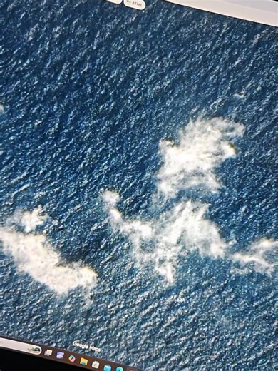 Google Earth Maps Random Ocean Areas in High Resolution