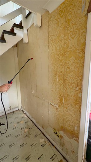 How To Remove Wallpaper Like A Pro #how #homeimprovement #diy #decorating #howto