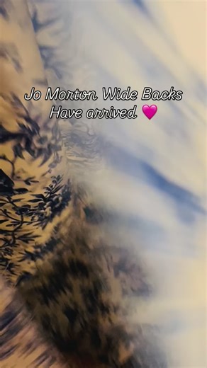 Jo Morton wide backs 108” / 275cm wide. Available online and instore. Head to ‘link in bio’ and check out these beauties 🌸 #bellafabrics #andoverfabrics #quiltingcotton | Bella Fabrics