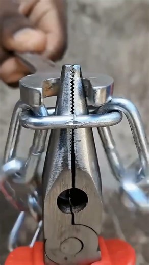 Unlock Iron Chain Links Easily 🎉 Simple Trick Anyone Can Do! 👍 #craft #handmade #skills