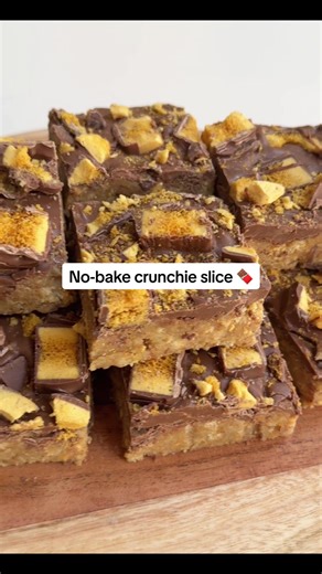 Easy no-bake Cadbury crunchie slice 🍫🖤 Ingredients 400g digestive biscuits 140g melted butter 397g condensed milk 250g milk chocolate Cadbury crunchies @CadburyUK #creatorsearchinsights #easyrecipes #nobake #easybaking #bakingtutorial
