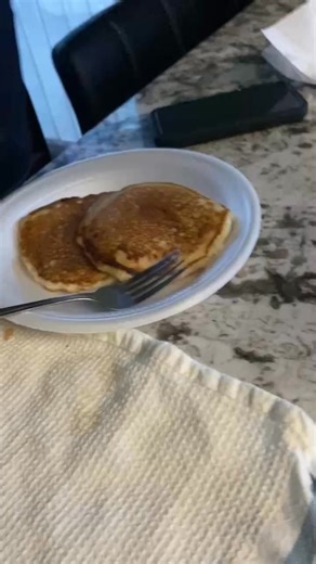 @jerrykingneekohill @kingneekowns cooking pancakes to dads | Maria Hill