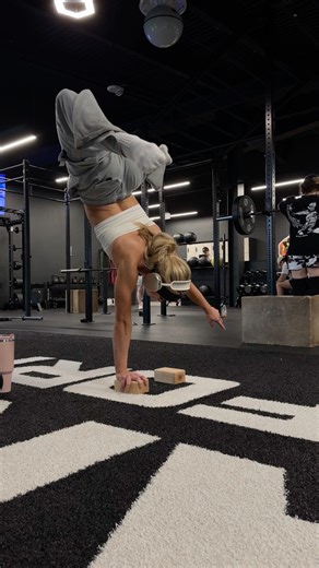 just one more handstand… 1 hour later #calisthenics #workout #dance #splits #motivation