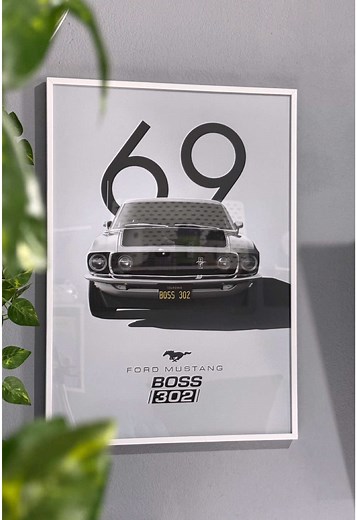 Renovando o espaço com um quadro novo da @Quadrorama 😍 Se tem algo que eu gosto tanto quanto tecnologia, são carros, juntando essas duas paixões eu não poderia deixar de adquirir esse quadro do Ford Mustang Boss 302 1969, um clássico! Link na BIO #setup #setupgamer #setupinspiration #desksetup #desk #quadros #decoration #cozy #cozyhome #unboxing #cars