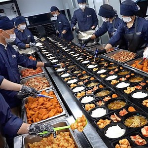 An amazingly Hot lunch box made from 3 | My Pub Food