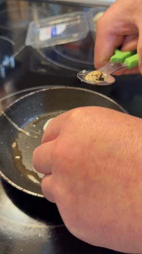 Frying quail eggs Part 2 | Ku Thao