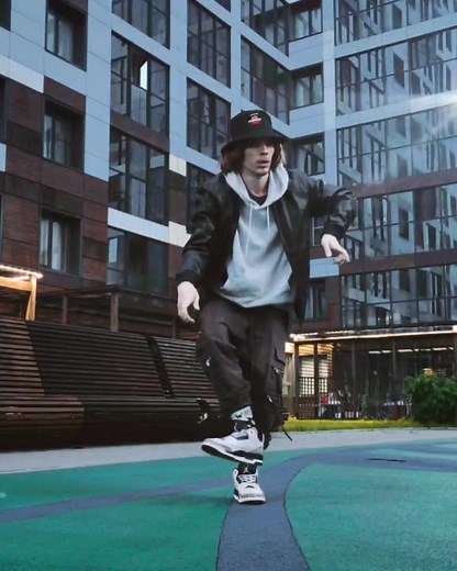 Energetic Freestyle Hip Hop Dance with Crazy Dubstep Moves